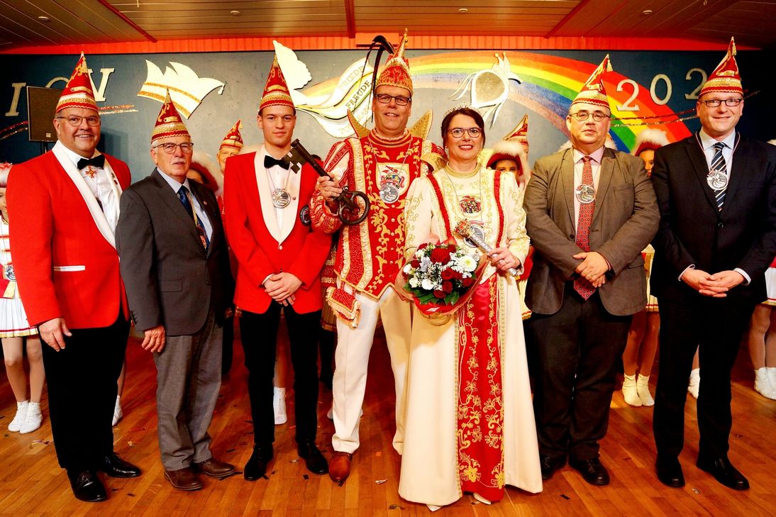von links nach rechts: 
Stefan Becker, Edwin Endres (Kulturträger), Max Molz, Prinz Rüdiger I., Prinzessin Barbara I., Ortsvorsteher Johannes Lehnert, Stadtbürgermeister Lars Rieger.