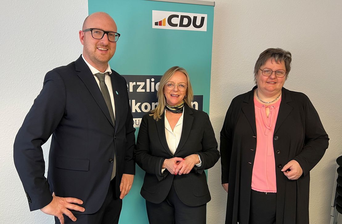 Sabine Preiser-Marian (Mitte) ist die Landratskandidatin der CDU. Sie wurde vom CDU-Kreisvorsitzenden Ingo Pfennings und Ute Stolz, Vorsitzende der CDU-Kreistagsfraktion, vorgestellt.
