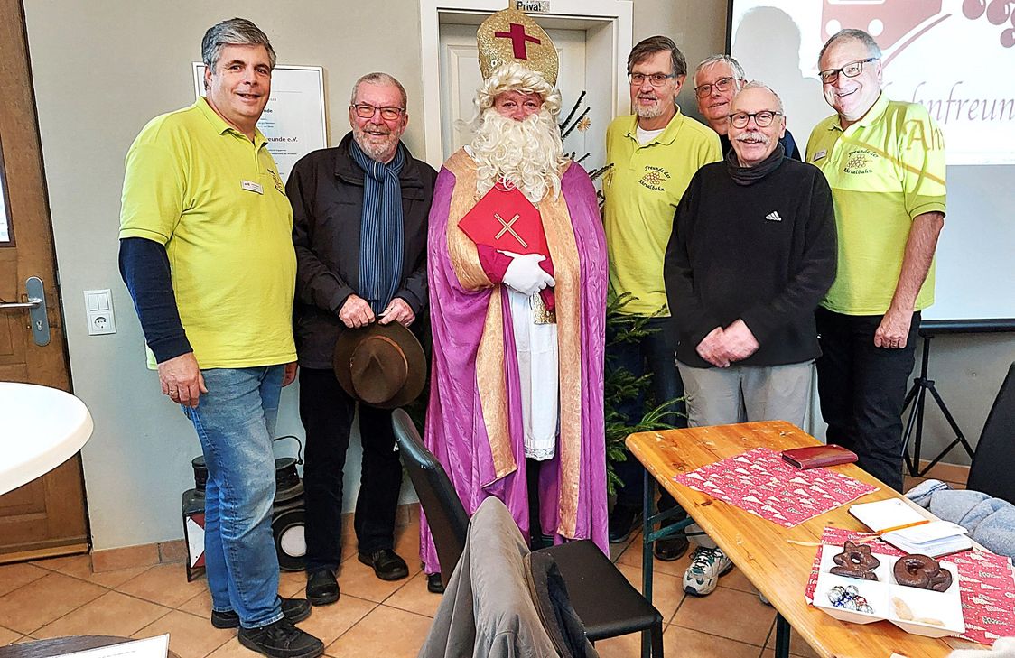 Auch der Nikolaus stattete den Ahrtalbahnfreunden einen Besuch ab.