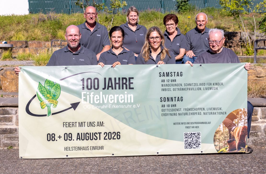 Der Vorstand im Jubiläumsjahr: (vorne, v.l.) Frank Wiesen, Isabel Pilz, Sonja Mertens, Siegbert Heup; (hinten v.l.) Edgar Breuer, Stephanie Wollgarten, Ursula Wiesen, Gottfried Kirch-Steffen.