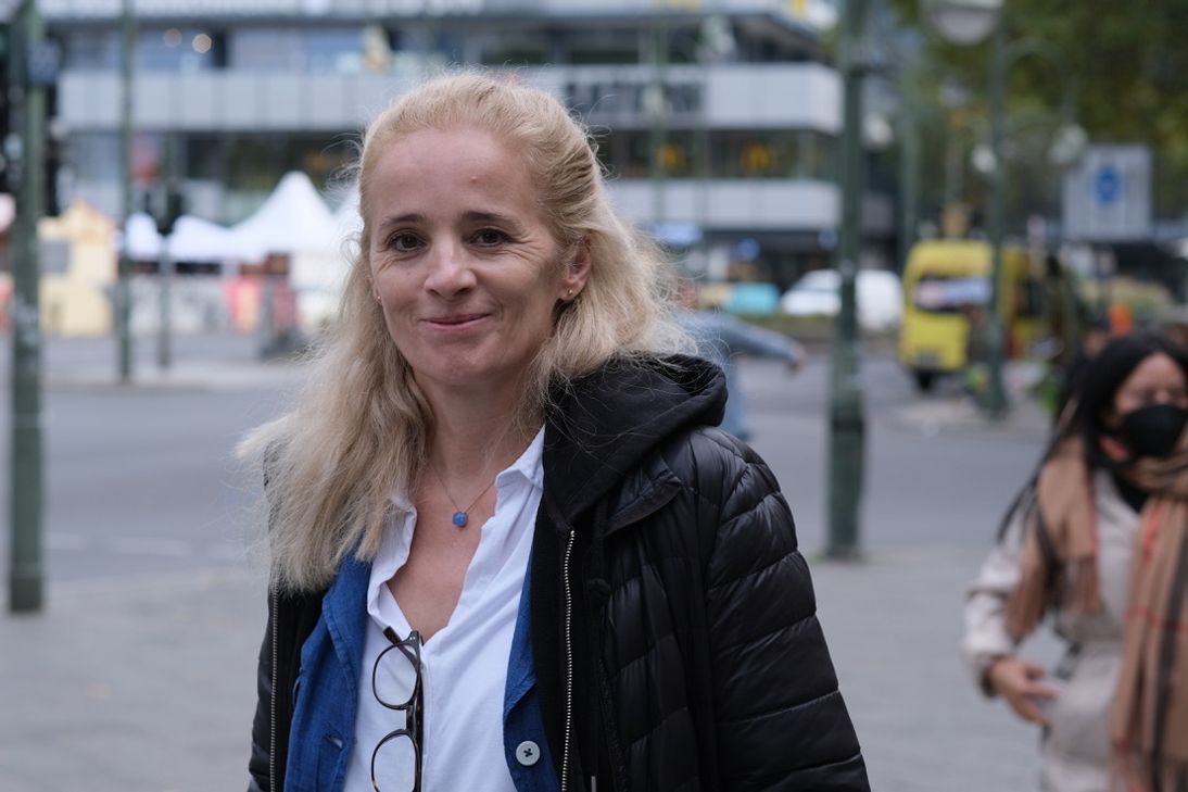 Cristin König, in Trier geboren und aufgewachsen, wohnt seit 26 Jahren in Berlin.