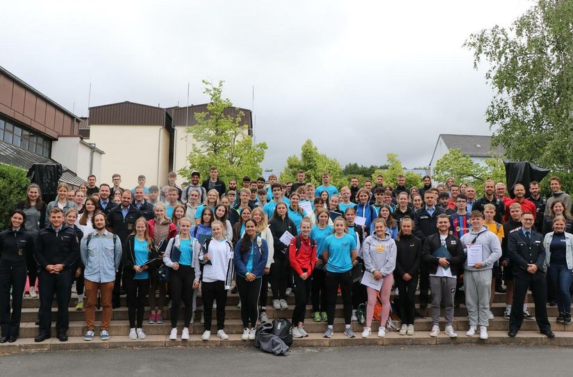 Gruppenfoto zur "Blue-Light-Challenge".