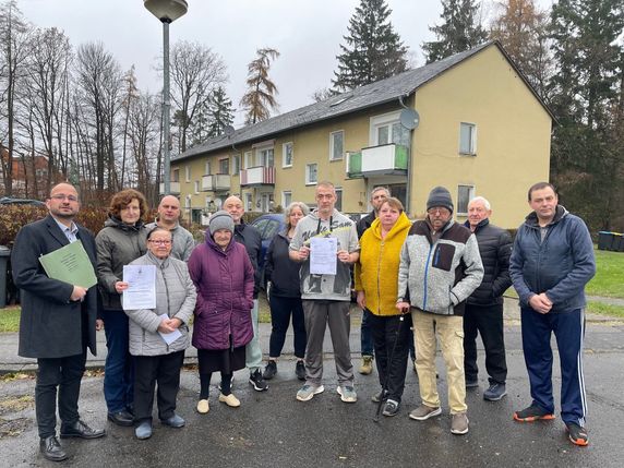 Die Bewohner der Groenhoffstraße in Brauheck sind entsetzt: Die EVM will die Gasversorgung einstellen, weil die Hausverwaltung aus dem hessischen Maintal offenbar die Gasrechnungen nicht bezahlt hat.