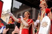Impressionen von der Prinzenpaarproklamation auf dem Trierer Hauptmarkt an Weiberfastnacht