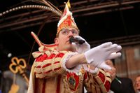 Impressionen von der Prinzenpaarproklamation auf dem Trierer Hauptmarkt an Weiberfastnacht
