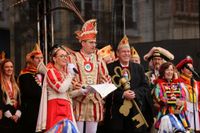 Impressionen von der Prinzenpaarproklamation auf dem Trierer Hauptmarkt an Weiberfastnacht