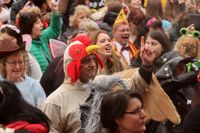 Impressionen von der Prinzenpaarproklamation auf dem Trierer Hauptmarkt an Weiberfastnacht