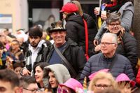 Impressionen von der Prinzenpaarproklamation auf dem Trierer Hauptmarkt an Weiberfastnacht