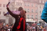 Impressionen von der Prinzenpaarproklamation auf dem Trierer Hauptmarkt an Weiberfastnacht