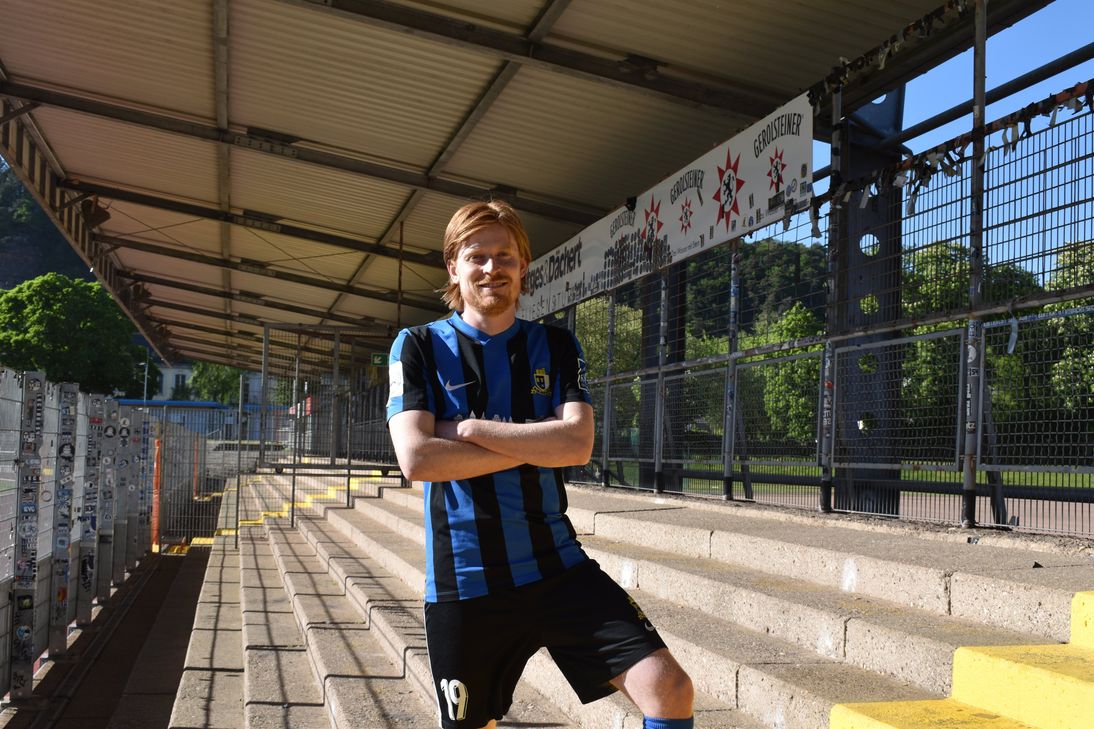Robin Garnier in der Gegengeraden, dem "Herzstück" des Moselstadions.