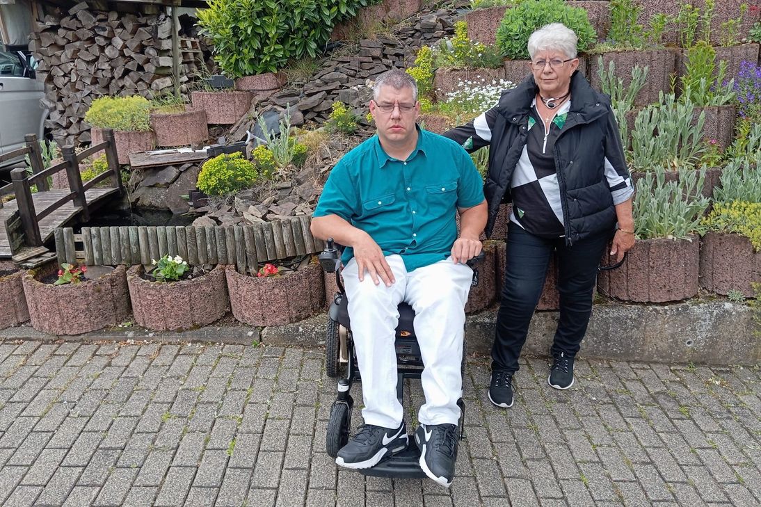 Rosemarie Kaufmann-Groben und ihr Sohn Patrick Kaufmann haben sich auf das Konzert der Räuber gefreut. Jetzt sagen sie, das sei ihr erster und vermutlich auch letzter Besuch in der Stadthalle gewesen.