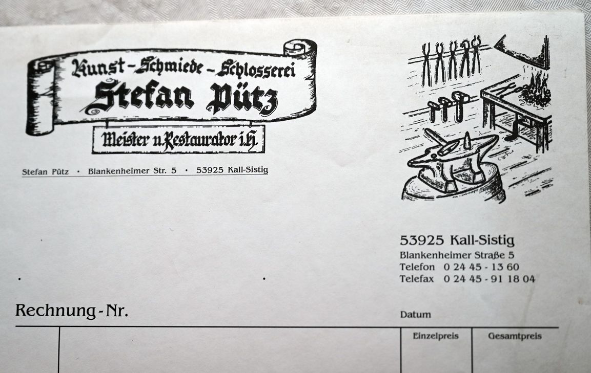 Sein selbstkreierter Rechnungskopf gab für Stefan Pütz (77) den letzten Ausschlag, sein Gewerbe nach 50 Jahren abzumelden: Geschäftsrechnungen („Business-to-Business“, abgekürzt „B2B“) dürfen bald nur noch elektronisch (EDV) gestellt werden. Auch die Liefertermine machten Stefan Pütz und seinen Kunden ein ums andere Mal Kummer.