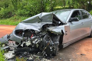 Eines der verunfallten Fahrzeuge.