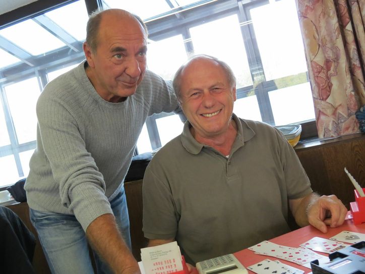 Echte Könner: Jürgen Schlömann (links) und Bridgelehrer Ferdinand Scheit standen beide bereits im Challenger-Cup.