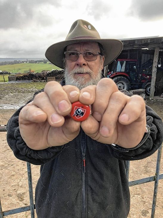 Les Domalewski aus Schöneseiffen sammelt weiter Kronkorken. mn-Foto