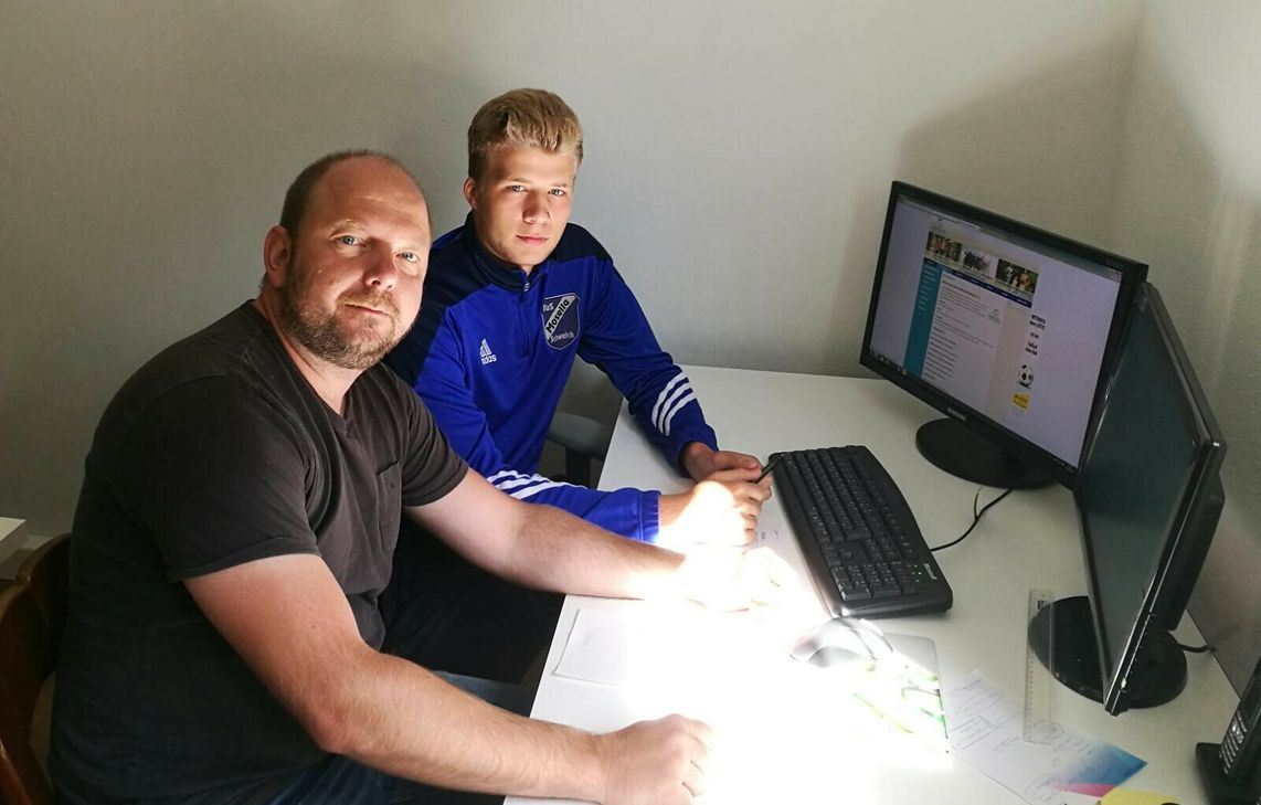 Sven Hoffmann, zusammen mit unserem neuen Geschäftsführer Gunnar Kreusel im Geschäftszimmer des TuS Mosella Schweich.