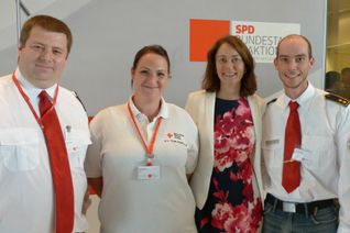 Austausch der SPD-Bundestagsfraktion mit Praktikern des Bevölkerungsschutzes vor Ort: Christian Keilen, Nora Matthias und Mike Matthias vom DRK Trier-Saarburg nahmen auf Einladung der Abgeordneten Katarina Barley an der Blaulichtkonferenz in Berlin teil.