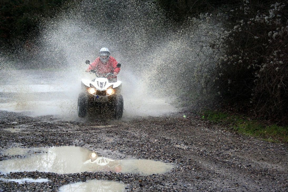 Macht Spaß, ist aber im Wald meist verboten: Quadfahren abseits öffentlicher Straßen. Foto: O.Gysin/pixelio.de