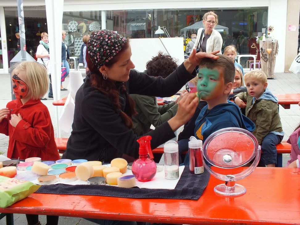 Kinderschminken darf auch bei "Trier spielt" nicht fehlen. Auf den Straßen und Plätzen gibt es viele Angebote. Foto: Archiv