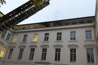 Nach dem Brand im Trierer Jugendamt konnte die Polizei zwei Verdächtige festngehmen. Foto: Agentur Siko