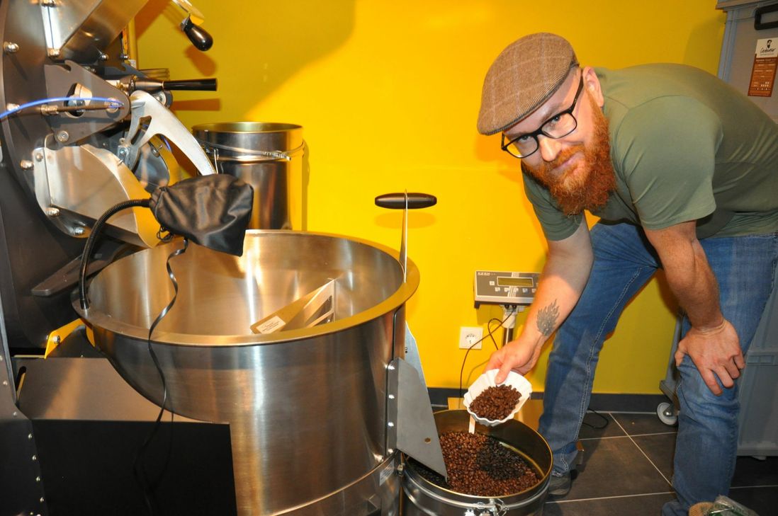 Den frisch gerösteten Kaffee können die Liebhaber des Getränks sofort genießen oder abgepackt mit nach Hause nehmen.