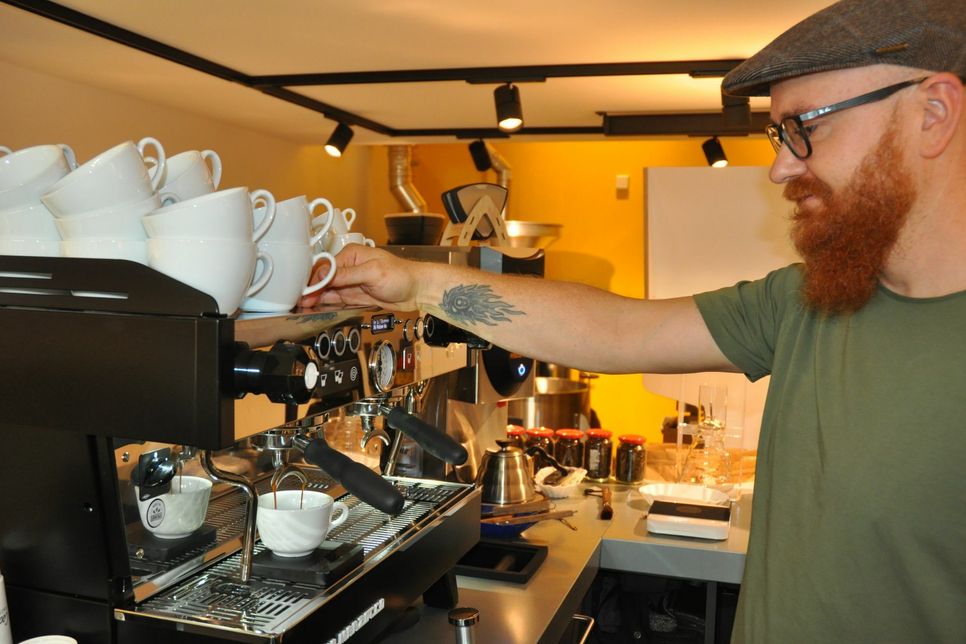 In der "Cochemer Kafferösterei" heißt es Kaffee und mehr erleben, denn Michael Loch ist ein Barista aus Leidenschaft.