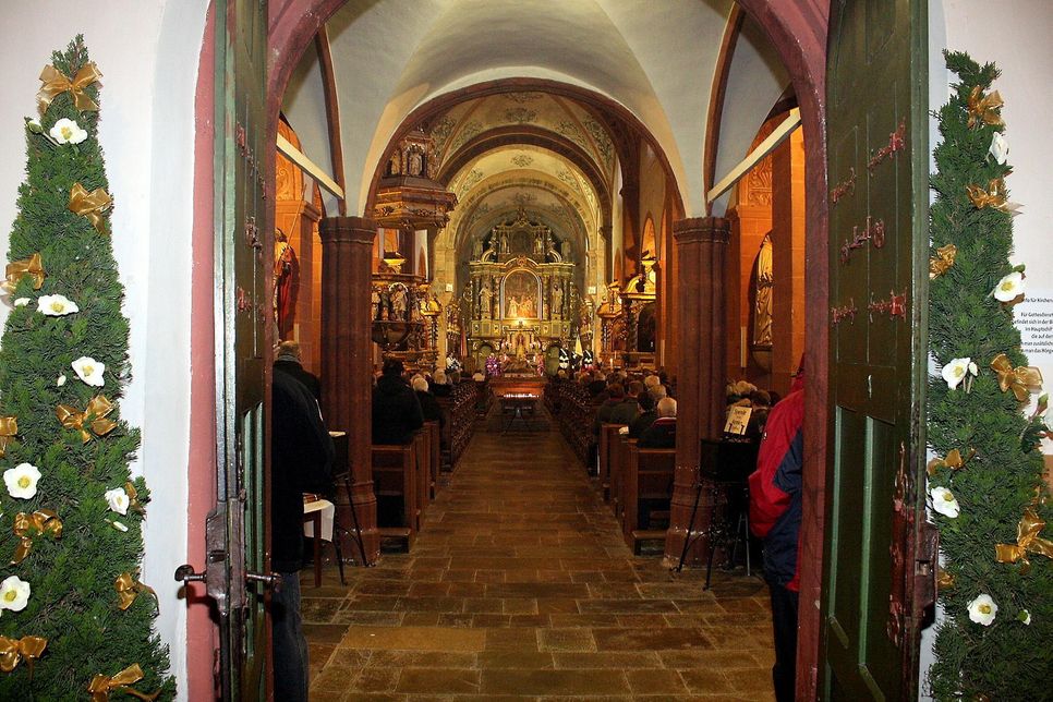 Zur Eröffnung der Heiligen Pforte in der Basilika Steinfeld waren die Kirchenbänke voll besetzt.