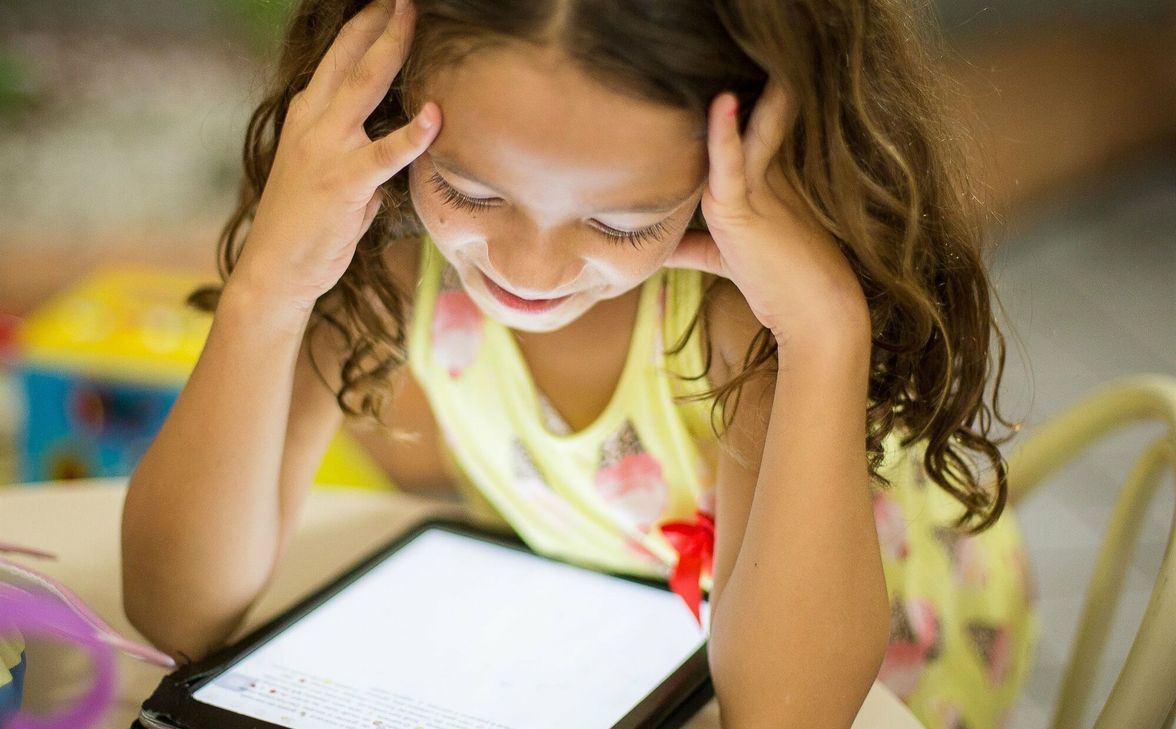 Bilderbuchkino & Co.: In der Stadtbibliothek können sich Ferien-Kids kreativ am Tablet austoben.