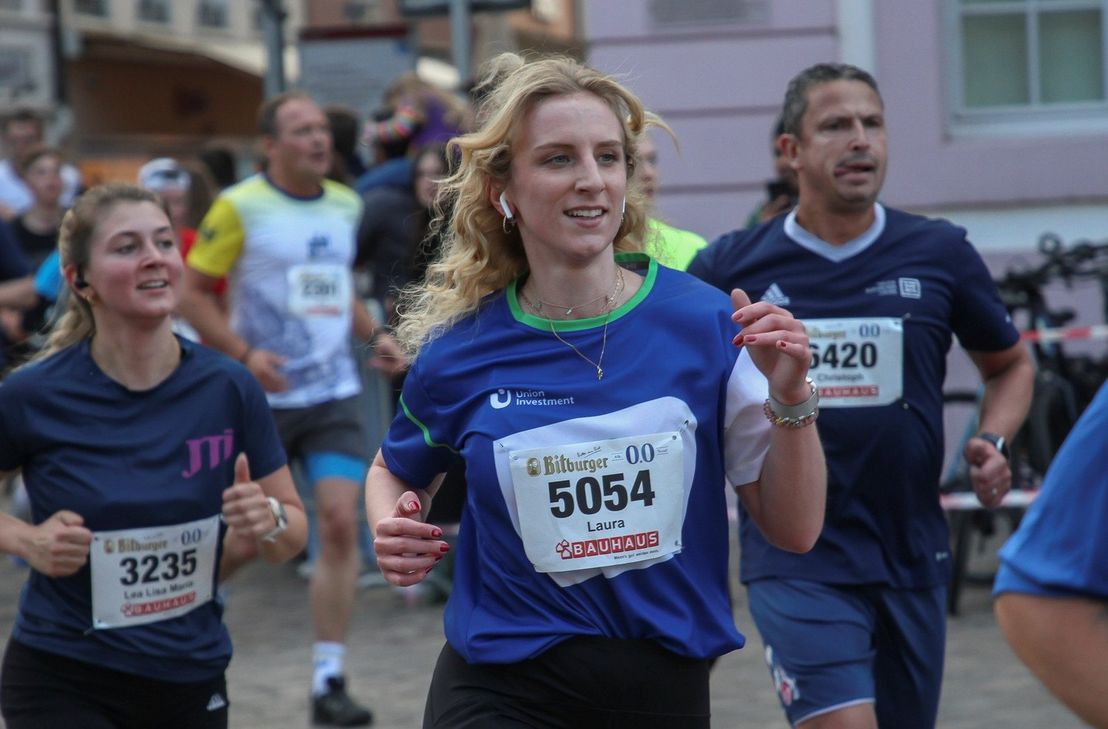 Strahlende Gesichter beim Firmenlauf wie hier 2025 sind auch diesmal garantiert.