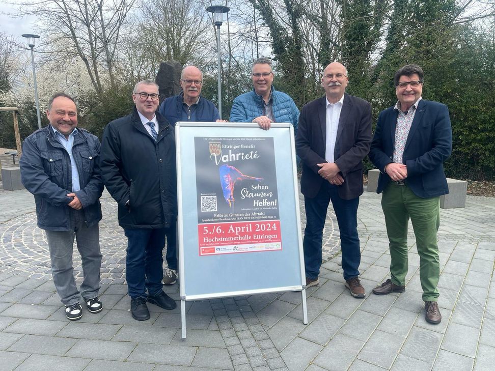 Auf dem Bild von links nach rechts: Alfred Schomisch (Bürgermeister VBG Vordereifel), Landrat Dr. Alexander Saftig, Organisatoren Helmut Liesenfeld und Jörg Bergweiler, Werner Spitzley (Ortsbürgermeister Ettringen) und Hans-Rolf Müller.