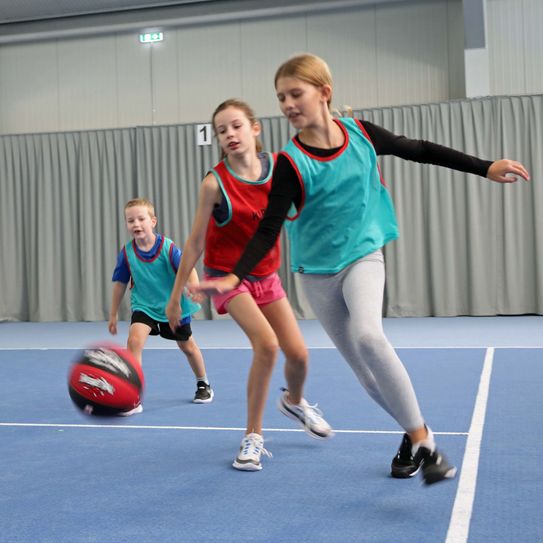 Die Basketballfreunde Mayen luden zum Körbewerfen und Spielen in der Tennishalle ein.