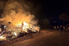 Die Martinsfeuer werden abgebrannt (Symbolfoto).