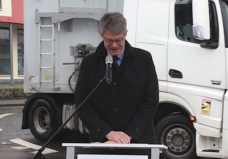 Der Minister erlebte das hohe Verkehrsaufkommen hautnah.