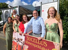 Vor genau 50 Jahren, im Jahr 1976, wurde in Kinheim ein wahrer Schatz gehoben: die Statue des gallo-römischen Weingottes Sucellus. Dieses goldene Jubiläum wollte die Moselgemeinde am Wochenende eigentlich mit einem Event der Extraklasse feiern, dass nun den extremen Temperaturen zum Opfer fällt.