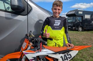 Henry Förster ist ein hoffnungsvolles Nachwuchstalent im Motocross-Sport, gewann zwei Rennserien und tritt am Wochenende im Bundesfinale an