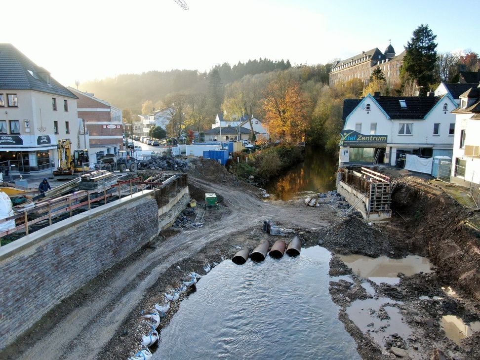 Am 14. November wird die Lücke zwischen dem Alten Rathaus und der Innenstadt mit dem Einbau der Brückenteile wieder geschlossen.