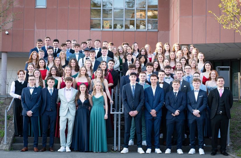 Brücken in die Zukunft: Abiturfeier am Gymnasium Saarburg.