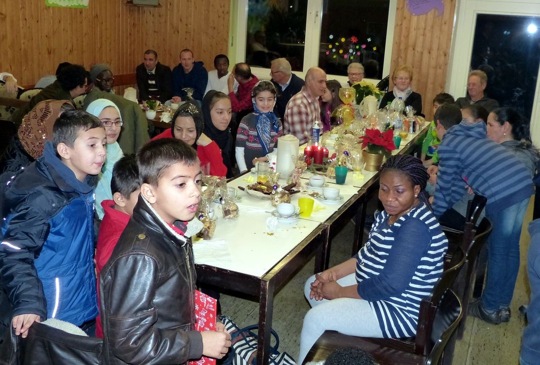 Der Arbeitskreis Langschoss organisiert ein Weihnachtsfest für geflüchtete Menschen.