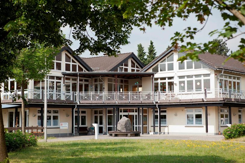 Das weitläufige Gelände des Caritas Zentrums in Mendig bietet viele Grünflächen, die für ein Gartenkonzert genutzt werden können. Foto: CZ