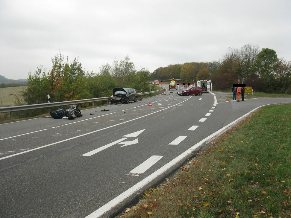 Der Verletzte wurde mit dem Hubschrauber ins Krankenhaus gebracht. Foto: Polizei