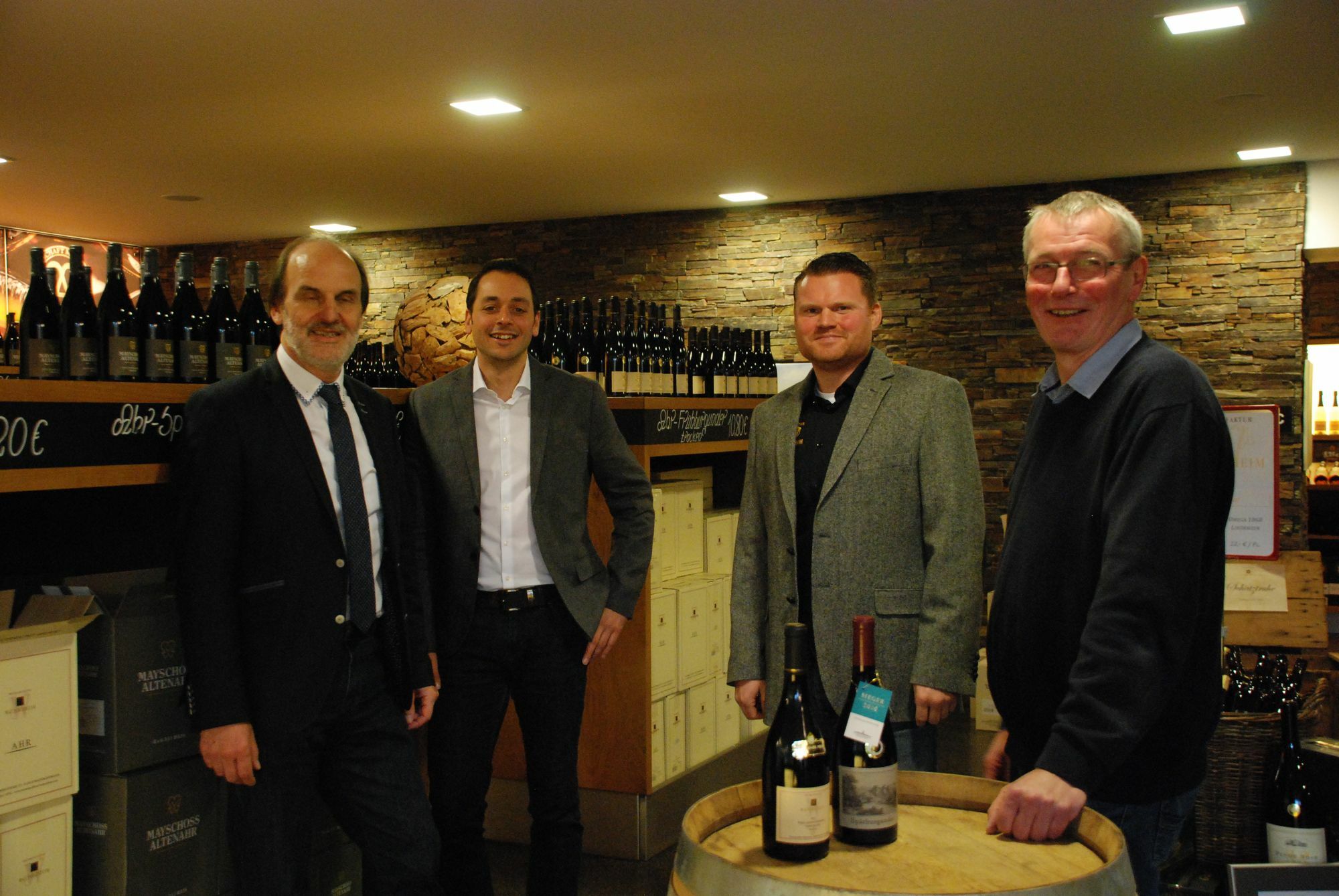 Rudolf Stodden (v.l.), Matthias Baltes, Rainer Claesges und Rolf Münster freuen sich über die Erfolge der Winzergenossenschaft und der Weinmanufaktur Walporzheim. Foto: Tim Nolden