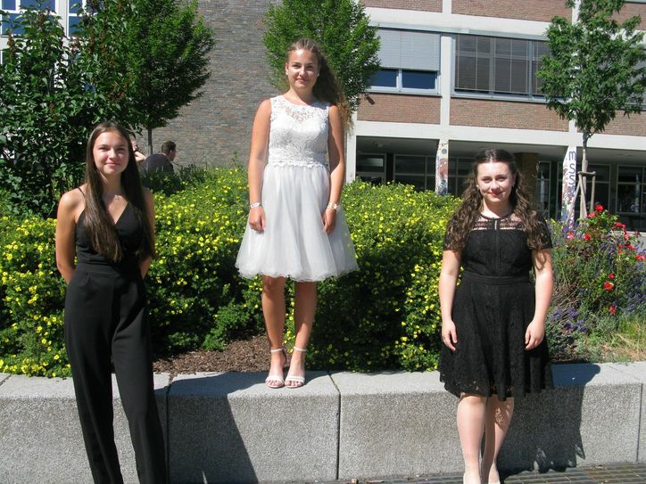 Das Schülersprecherteam der Kurfürst-Balduin-Realschule plus freut sich mit allen Entlassschülern über den Abschluss 2020. (Von links nach rechts: Tia Ambrosius, Zoe Ludwig, Julia Weiler). Fotos(4): Nicole Artmayer-Pazen