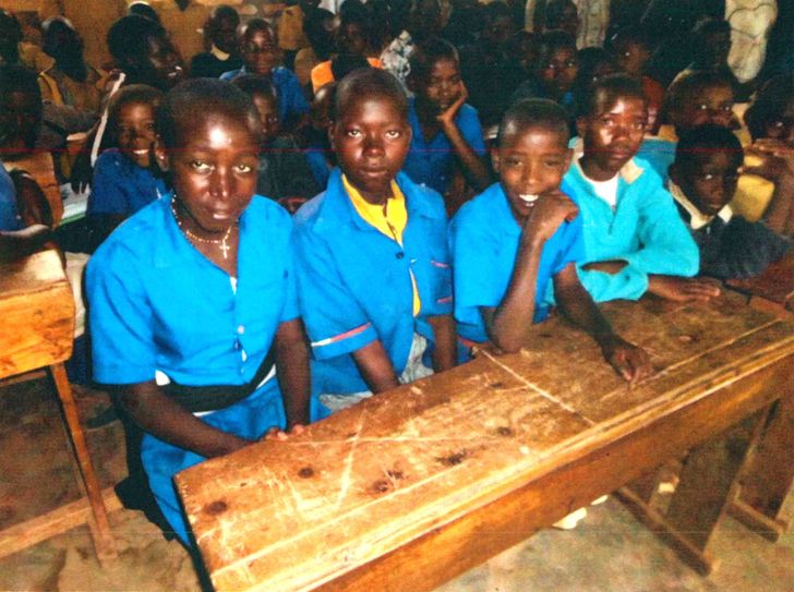 Freuen sich über Hilfe aus dem Kreis Ahrweiler: Schüler an der Grundschule in Nyabimata (Ruanda). Foto: FF