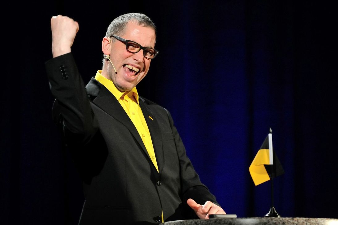 Rainer (l.) und David Breuer sind schon manches Mal zusammen angetreten (links). Mittlerweile ist David Breuer professionell als Triathlet unterwegs (r.).