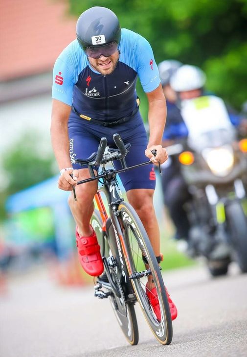 Rainer Breuer brachte seinen Sohn David zum Triathlon. Mittlerweile ist der 25-jährige als professioneller Triathlet im Geschäft.
