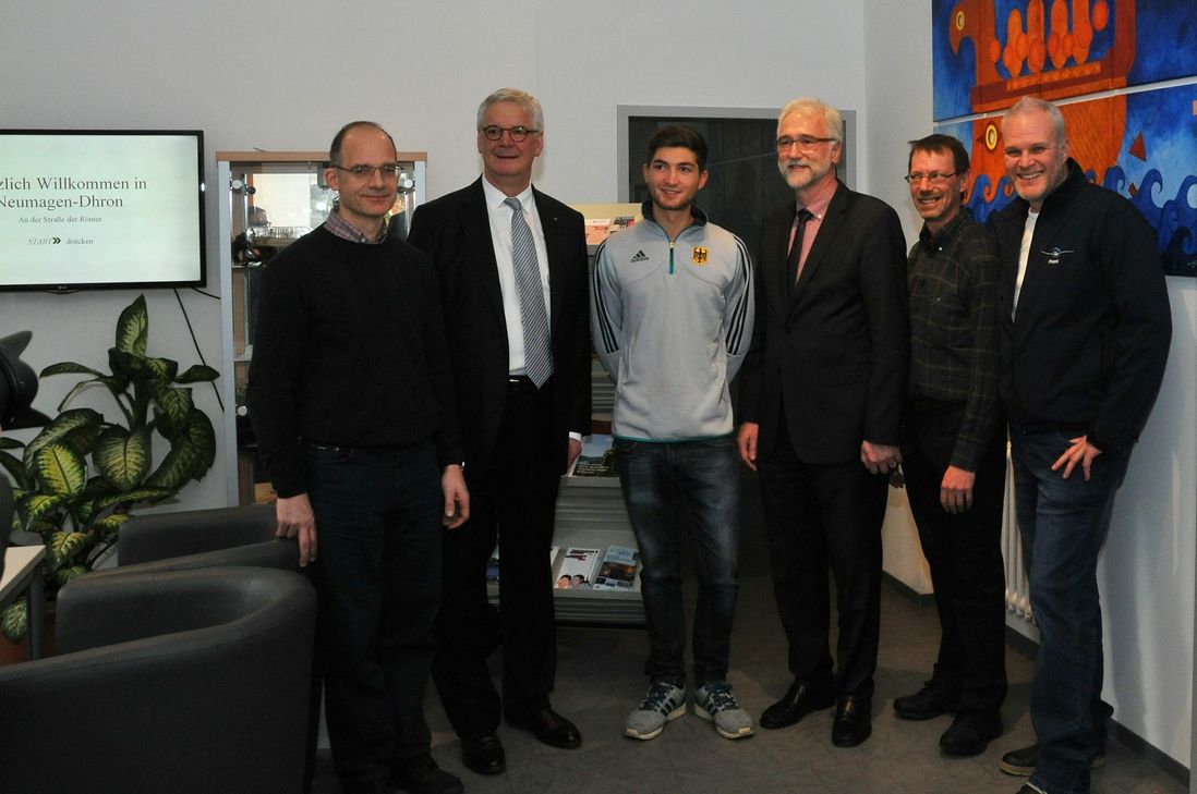 Nach der Ansprache von Landrat Rosenke moderierte WDR-Journalist Sebastian Tittelbach eine Fragestunde mit Udo Crespin, Werner Haag und Ehrenamtlern (v. links).