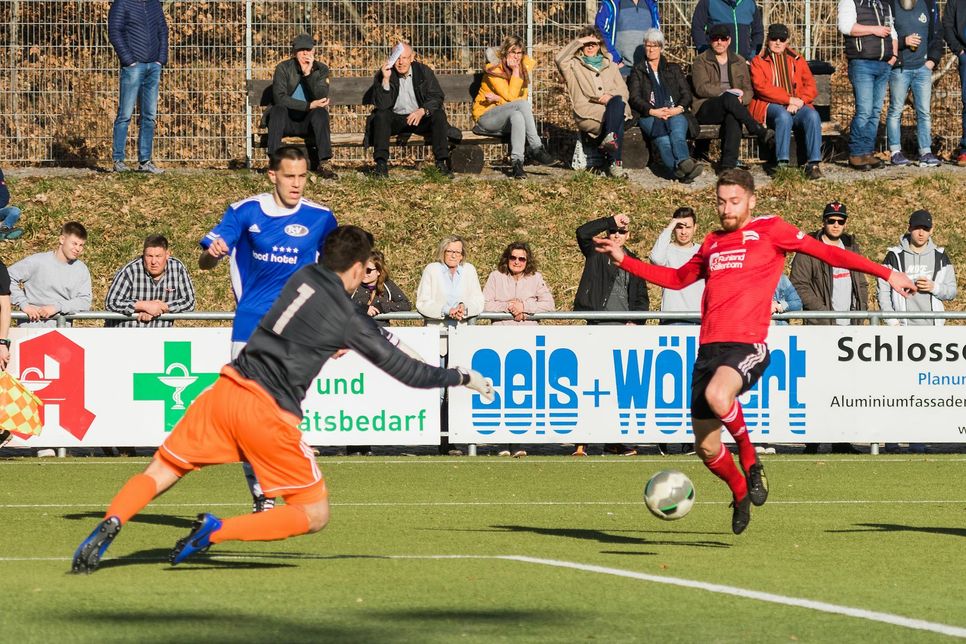 Torwart Jonas Börsch war im Spiel des TSV Emmelshausen gegen den Tabellenzweiten Völklingen der große Rückhalt seiner Mannschaft. (Foto: Arno Boes)