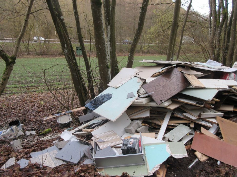 Wer kann Hinweise auf den Ursprung des Mülls geben? Foto: Polizei