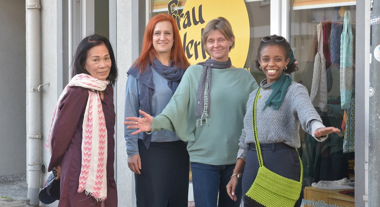 Haben viel Freude mit Frau Werkel: (vlnr.) Teofila, Anna Isaeva, Claudia Berlingen, Besahuit.