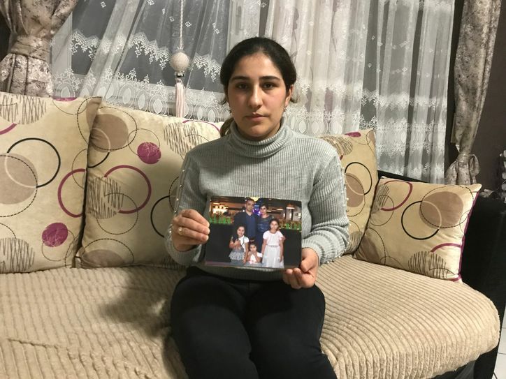 Trauert um ihren Ehemann und Vater von drei Kindern: Serpil A. (32) aus Bruttig-Fankel. Foto: Zender